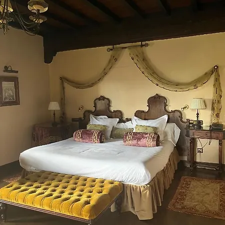 Palacio De Cutre 라골레타