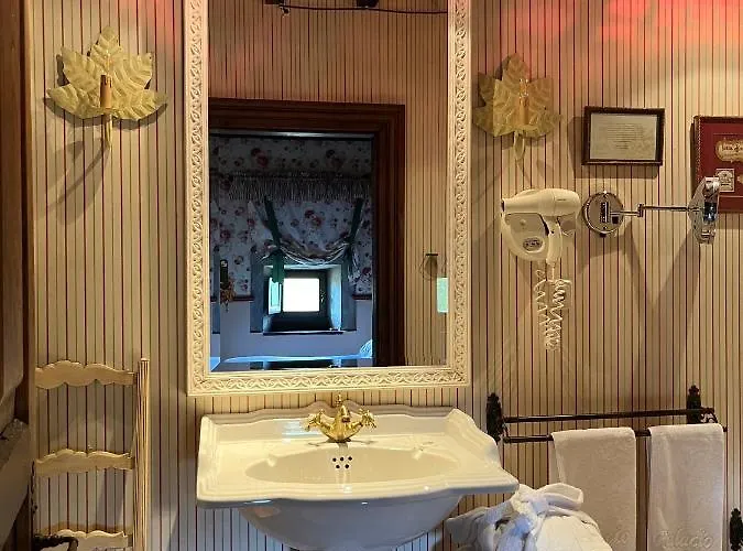 Hotel Palacio De Cutre La Goleta (Asturias)